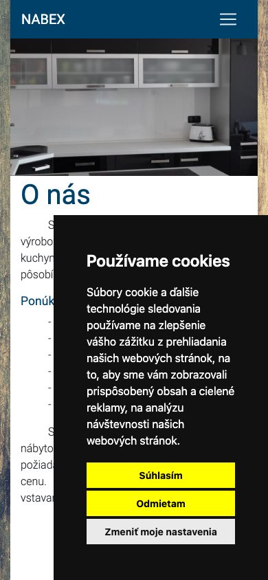 Dnešný web na telefóne pri prvej návšteve: okno so súhlasom s cookies zakrýva polovicu obrazovky